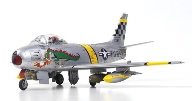 Huvudbild F86F SABRE HUFF. SKALA 1/48
