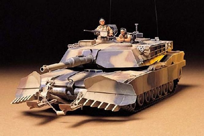 Huvudbild US M1A1 ABRAMS WITH MINE PLOW MED 2 FIGURER. ...