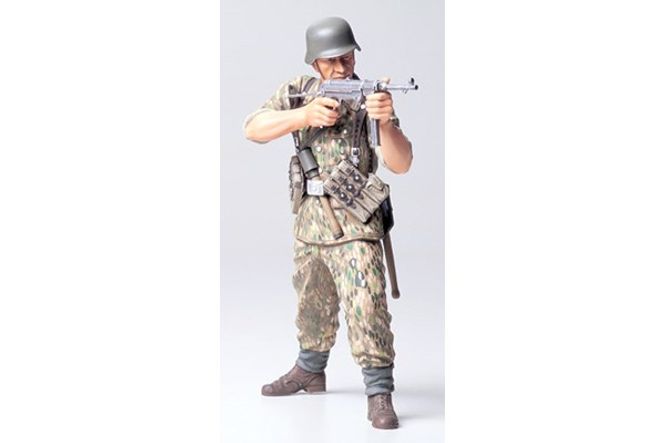 Huvudbild WWII GERMAN ELITE INFANTRYMAN. SKALA 1/16