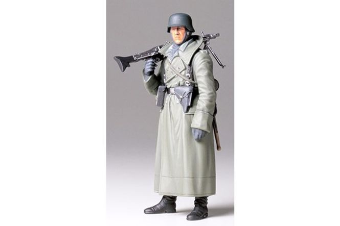 Huvudbild WWII GERMAN MACHINE GUNNER (GREATCOAT) SKALA 1/16