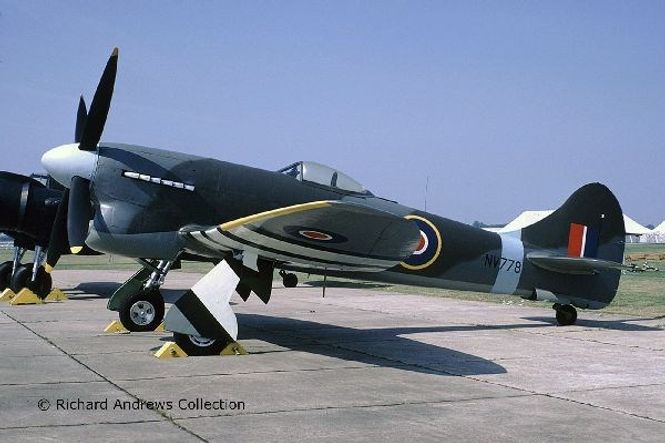 Huvudbild 1944 HAWKER TEMPEST. SKALA 1/32. 255 DELAR. ...