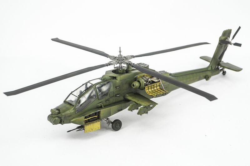 1/48 AH-64A Apache (TRUMPETER)